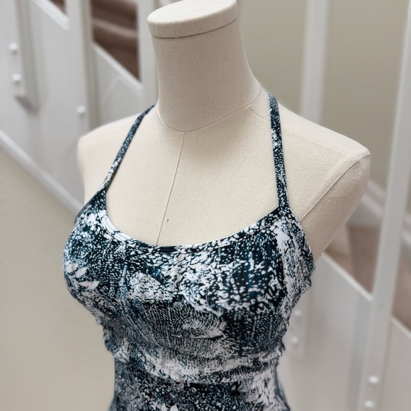 NWOT Lululemon Athletica White and Blue Pattern Power Y Sport Tank Size 4 - Picture 8 of 13